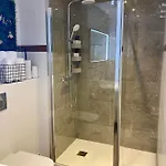 לינה וארוחת בוקר Cannes City B&B 3*