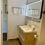לינה וארוחת בוקר Cannes City B&B קאן