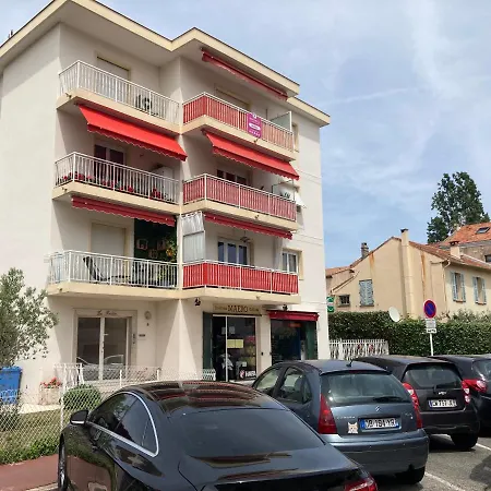 Cannes City B&B Bed & Breakfast 3*