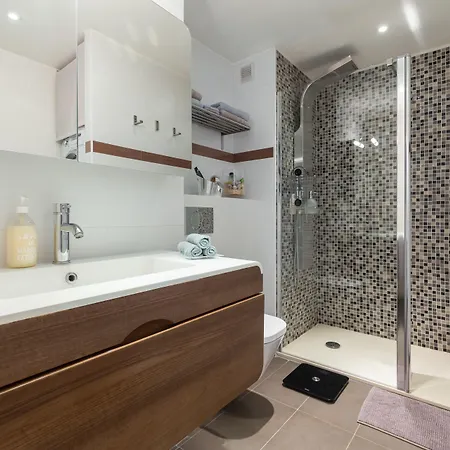 Cannes City B&B Bed and Breakfast