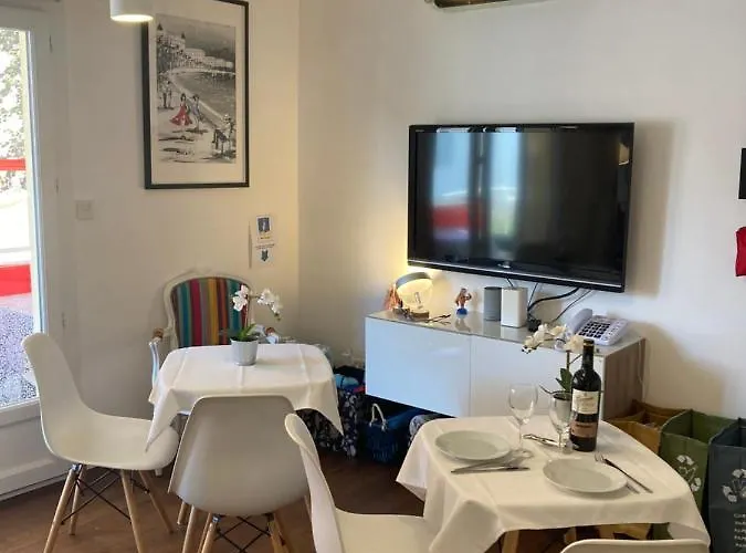 Cannes City B&B 3* كان