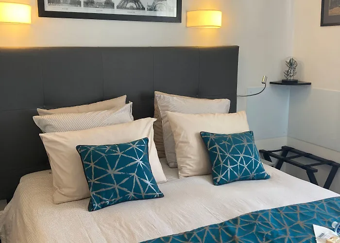 Cannes City B&B 3* كان